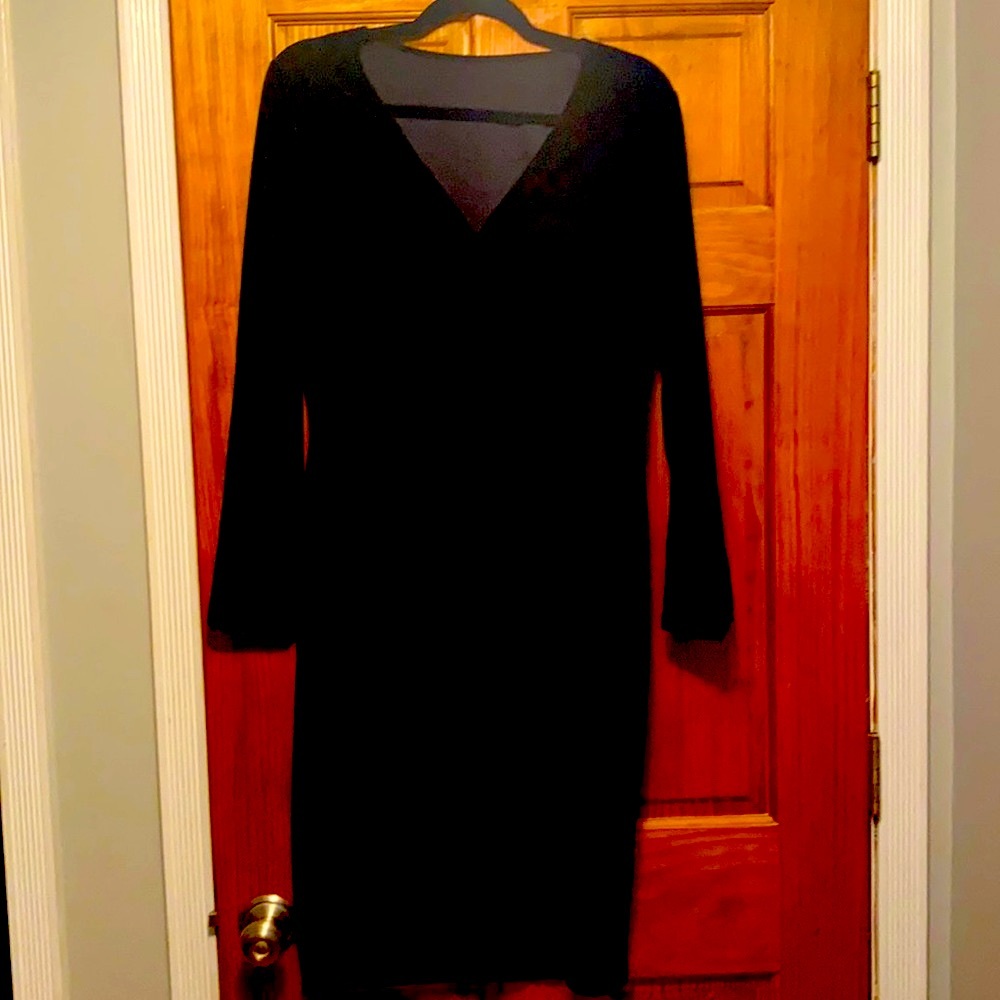 Black long sleeve velvet dress